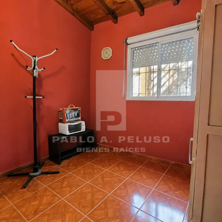 VENTA CASA 4 AMBIENTES Y DOS DEPARTAMENTOS. LIBERTAD, MERLO. ZONA OESTE. BUENOS AIRES.