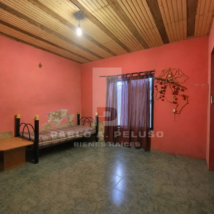 VENTA CASA 4 AMBIENTES Y DOS DEPARTAMENTOS. LIBERTAD, MERLO. ZONA OESTE. BUENOS AIRES.