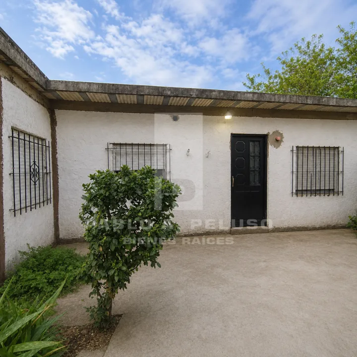 VENTA CASA 4 AMBIENTES Y DOS DEPARTAMENTOS. LIBERTAD, MERLO. ZONA OESTE. BUENOS AIRES.