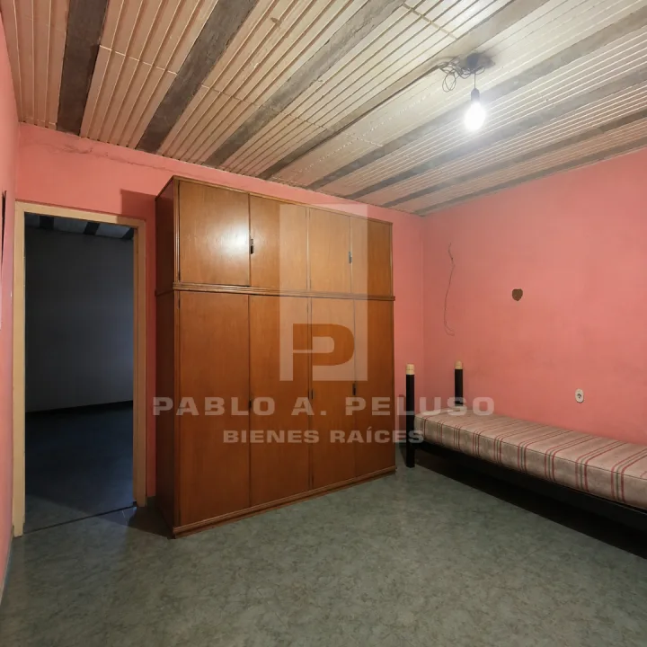 VENTA CASA 4 AMBIENTES Y DOS DEPARTAMENTOS. LIBERTAD, MERLO. ZONA OESTE. BUENOS AIRES.