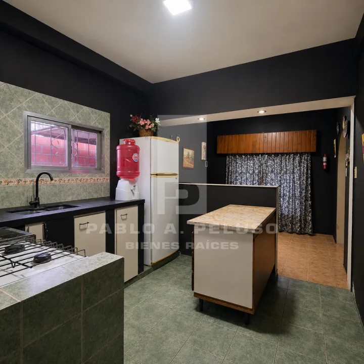 VENTA CASA 4 AMBIENTES Y DOS DEPARTAMENTOS. LIBERTAD, MERLO. ZONA OESTE. BUENOS AIRES.