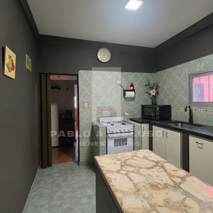 VENTA CASA 4 AMBIENTES Y DOS DEPARTAMENTOS. LIBERTAD, MERLO. ZONA OESTE. BUENOS AIRES.