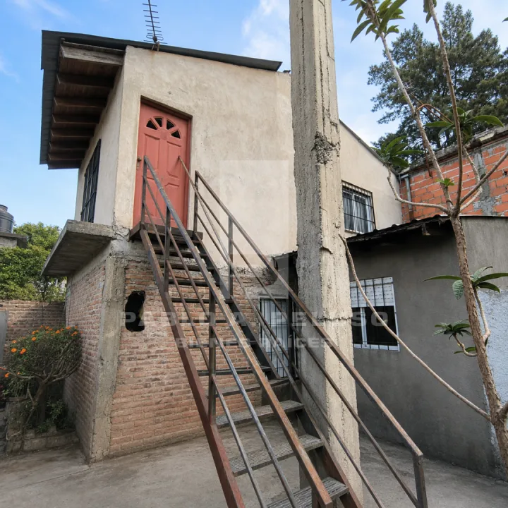 VENTA CASA 4 AMBIENTES Y DOS DEPARTAMENTOS. LIBERTAD, MERLO. ZONA OESTE. BUENOS AIRES.
