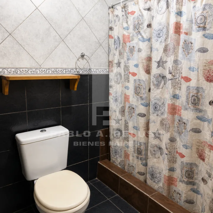 VENTA CASA 4 AMBIENTES Y DOS DEPARTAMENTOS. LIBERTAD, MERLO. ZONA OESTE. BUENOS AIRES.
