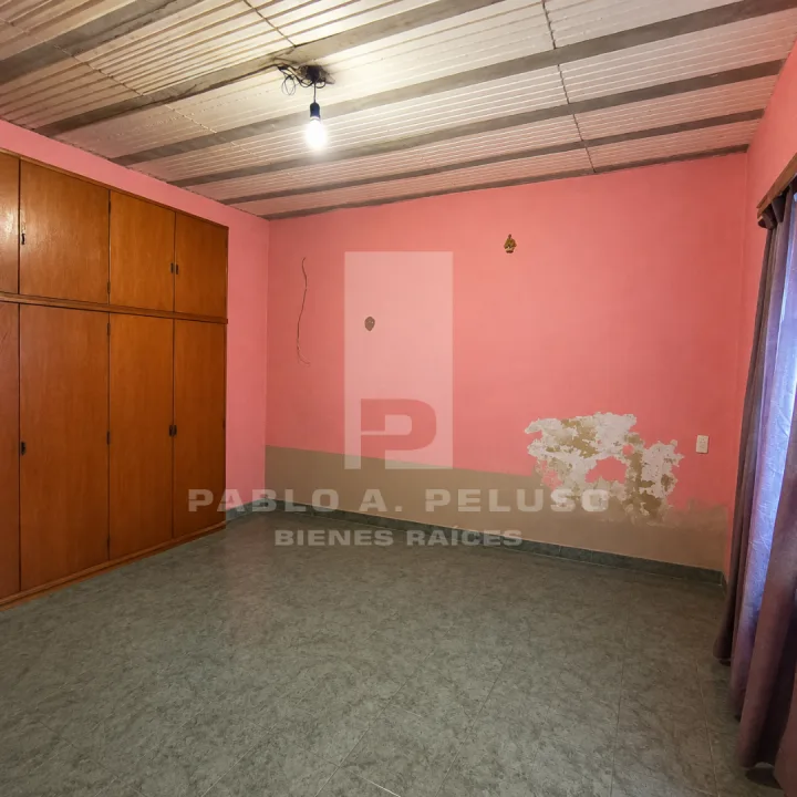 VENTA CASA 4 AMBIENTES Y DOS DEPARTAMENTOS. LIBERTAD, MERLO. ZONA OESTE. BUENOS AIRES.