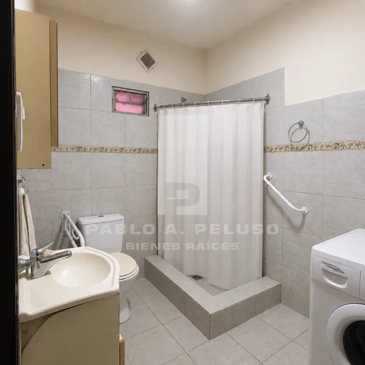 VENTA CASA 4 AMBIENTES Y DOS DEPARTAMENTOS. LIBERTAD, MERLO. ZONA OESTE. BUENOS AIRES.