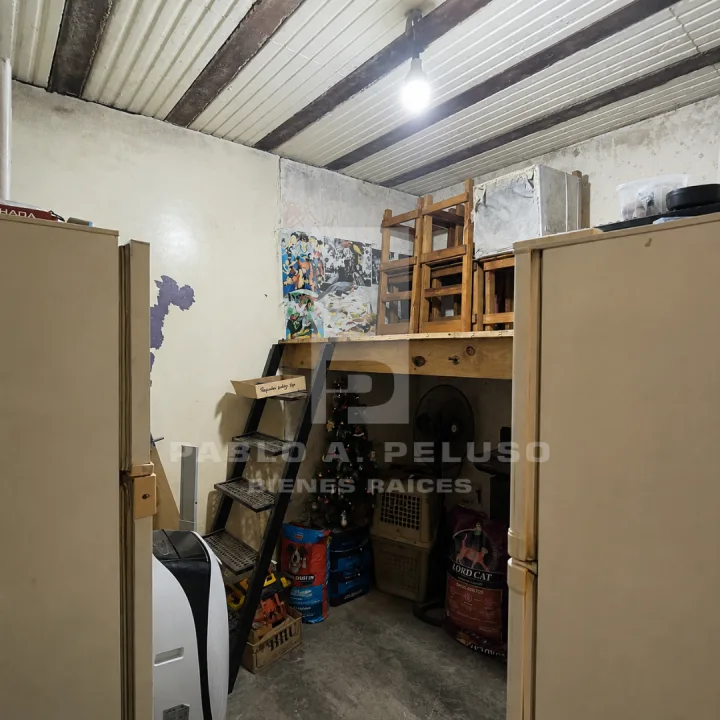 VENTA CASA 4 AMBIENTES Y DOS DEPARTAMENTOS. LIBERTAD, MERLO. ZONA OESTE. BUENOS AIRES.