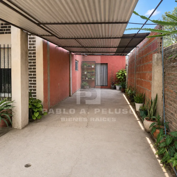 VENTA CASA 4 AMBIENTES Y DOS DEPARTAMENTOS. LIBERTAD, MERLO. ZONA OESTE. BUENOS AIRES.