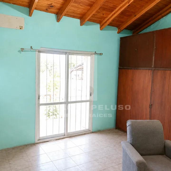 VENTA CASA 4 AMBIENTES Y DOS DEPARTAMENTOS. LIBERTAD, MERLO. ZONA OESTE. BUENOS AIRES.