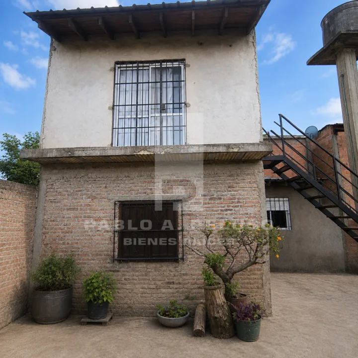 VENTA CASA 4 AMBIENTES Y DOS DEPARTAMENTOS. LIBERTAD, MERLO. ZONA OESTE. BUENOS AIRES.