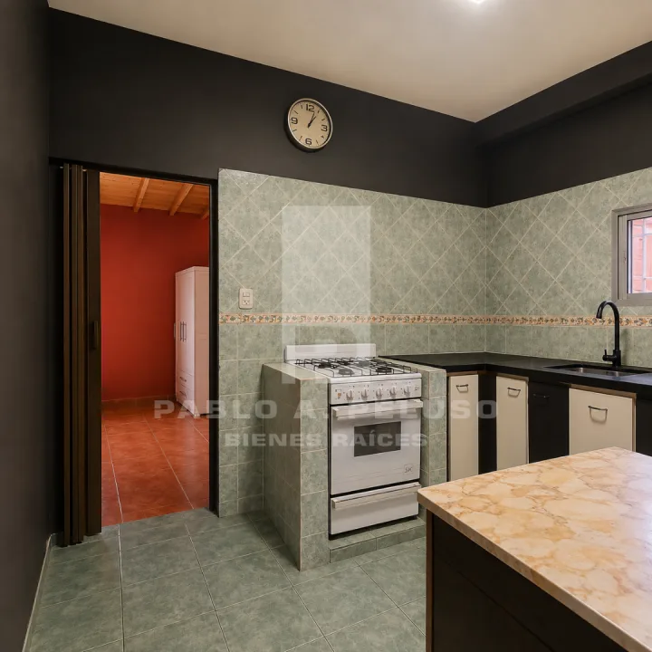 VENTA CASA 4 AMBIENTES Y DOS DEPARTAMENTOS. LIBERTAD, MERLO. ZONA OESTE. BUENOS AIRES.