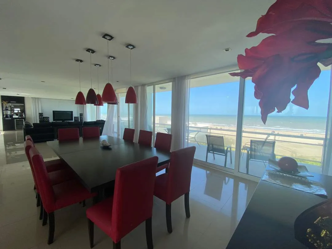 En Cariló | Casa Nogal -Diseño vanguardista y funcional-
