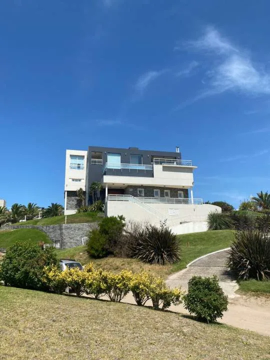 En Cariló | Casa Nogal -Diseño vanguardista y funcional-