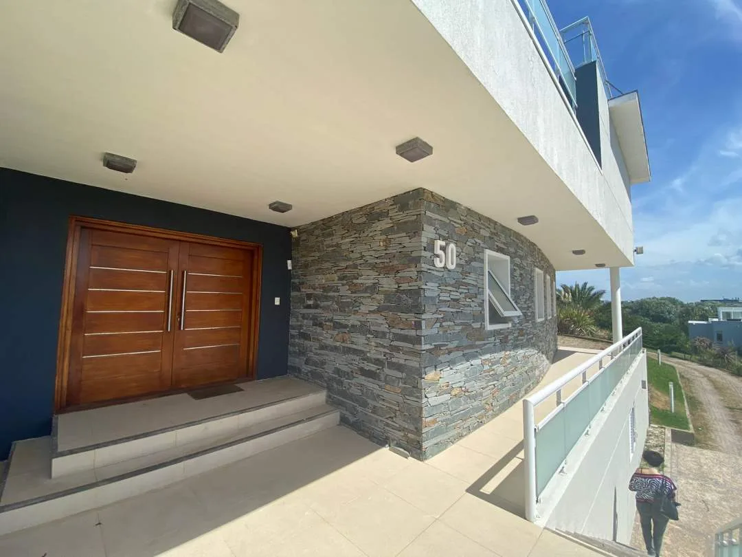 En Cariló | Casa Nogal -Diseño vanguardista y funcional-