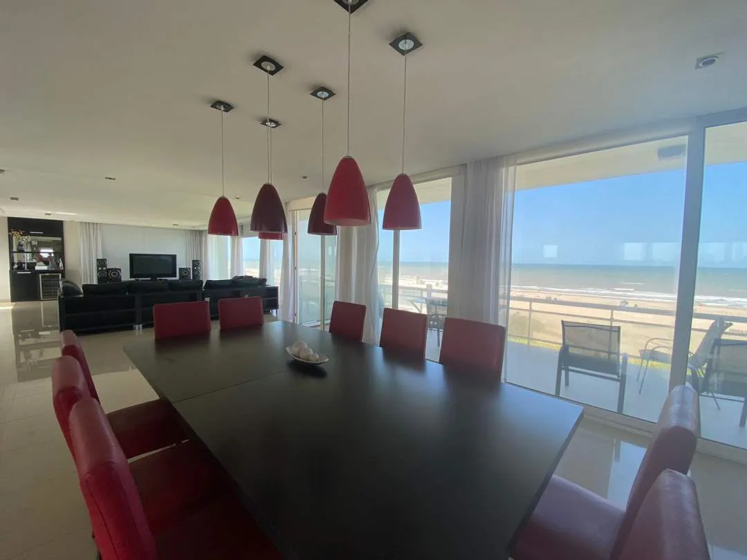 En Cariló | Casa Nogal -Diseño vanguardista y funcional-