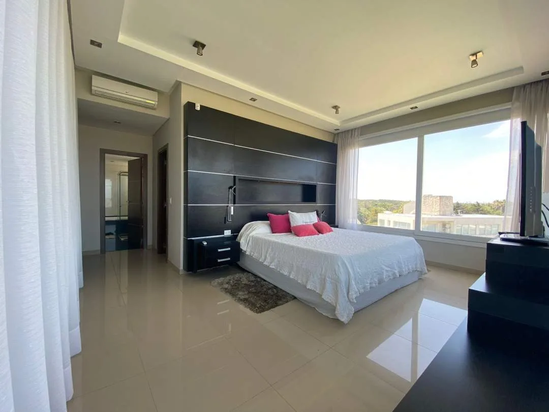En Cariló | Casa Nogal -Diseño vanguardista y funcional-