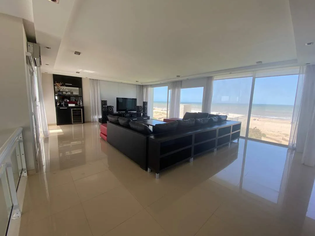 En Cariló | Casa Nogal -Diseño vanguardista y funcional-