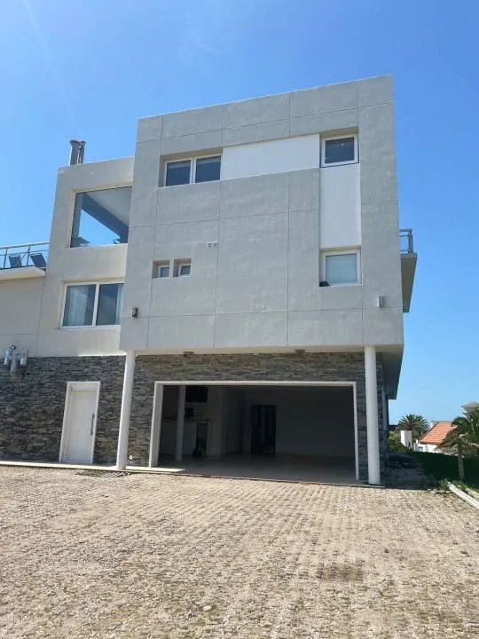 En Cariló | Casa Nogal -Diseño vanguardista y funcional-