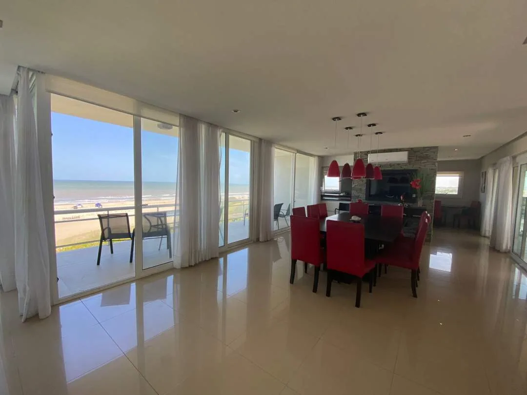 En Cariló | Casa Nogal -Diseño vanguardista y funcional-