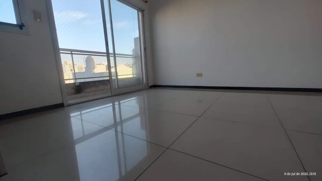 Departamento 2 ambientes con cochera