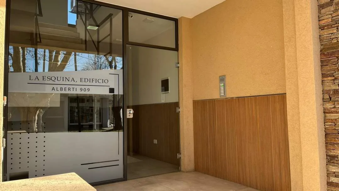En Madariaga | Departamento en Edificio La Esquina 909