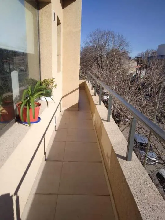 En Madariaga | Departamento en Edificio La Esquina 909