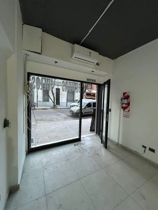 TOMAS LIBERTI 1100, LA BOCA, Alquiler Local Comercial en Importante Zona Comercial