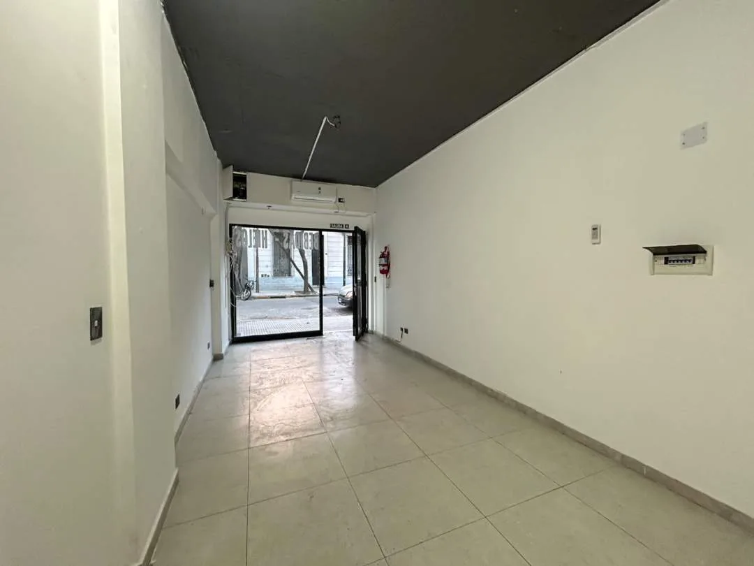 TOMAS LIBERTI 1100, LA BOCA, Alquiler Local Comercial en Importante Zona Comercial