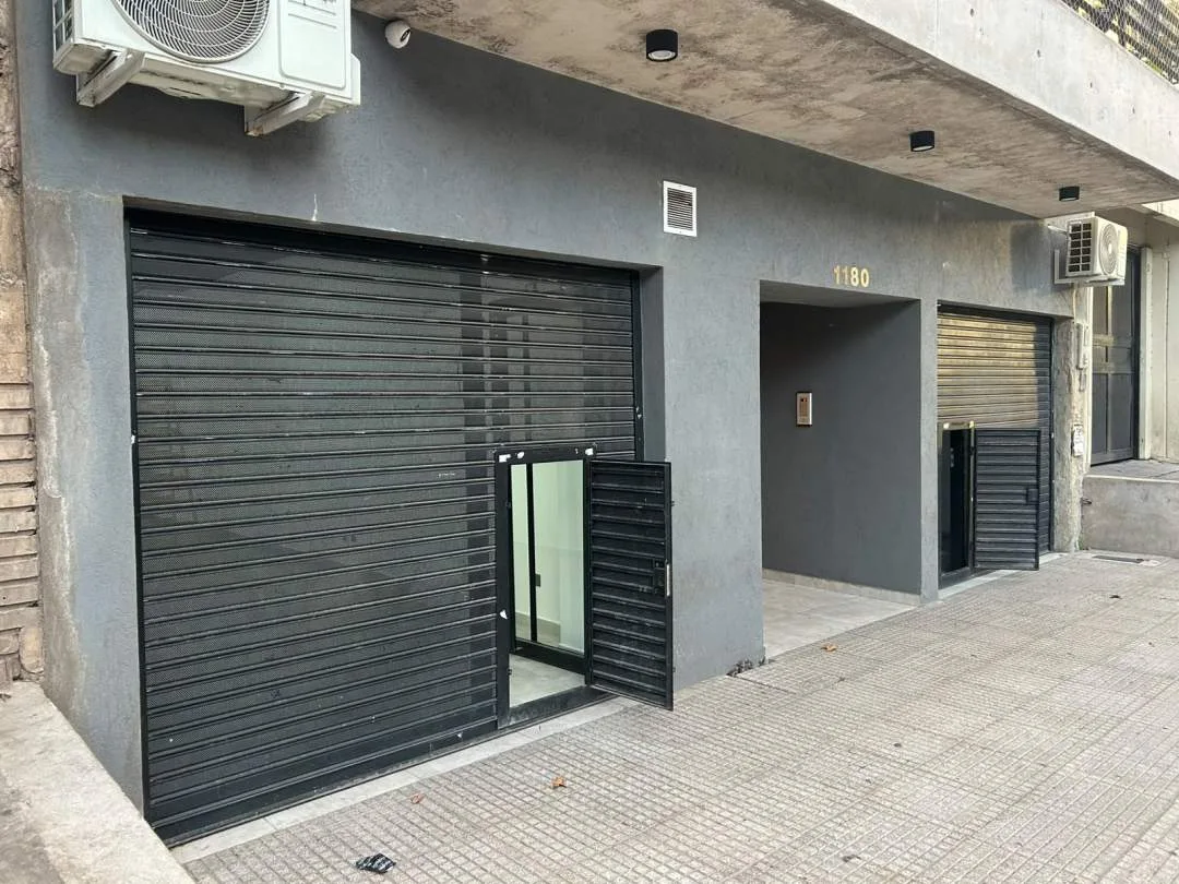 TOMAS LIBERTI 1100, LA BOCA, Alquiler Local Comercial en Importante Zona Comercial