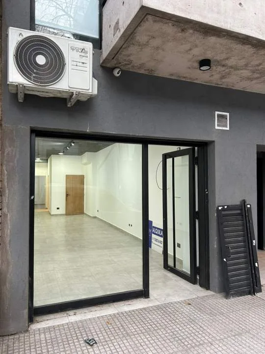 TOMAS LIBERTI 1100, LA BOCA, Alquiler Local Comercial en Importante Zona Comercial