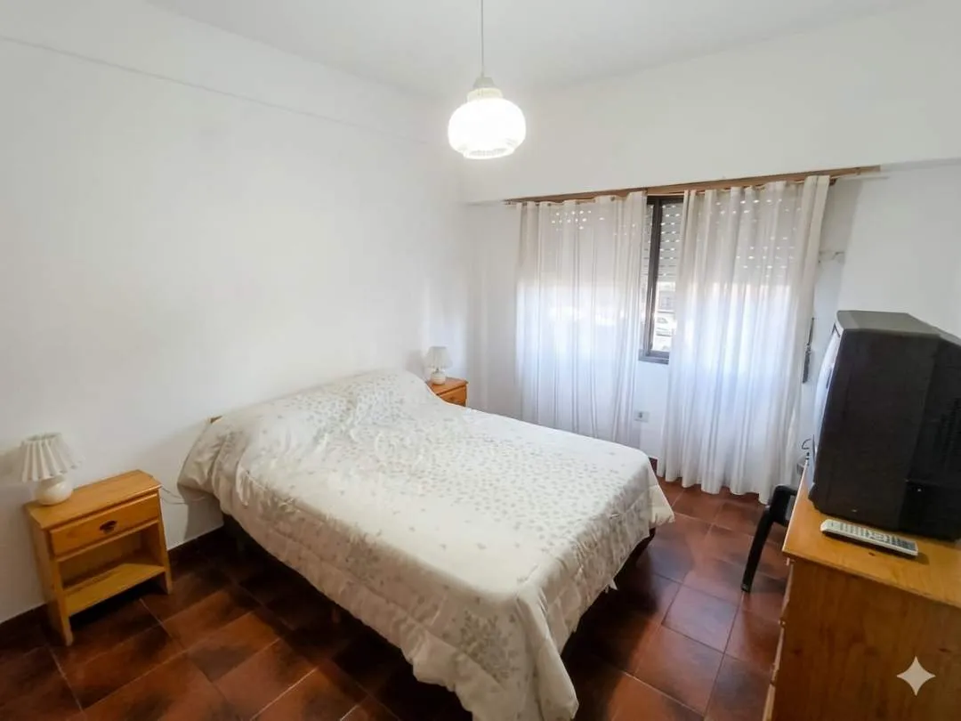 427 - VENDE DPTO. 3 AMBIENTES CENTRICO .-