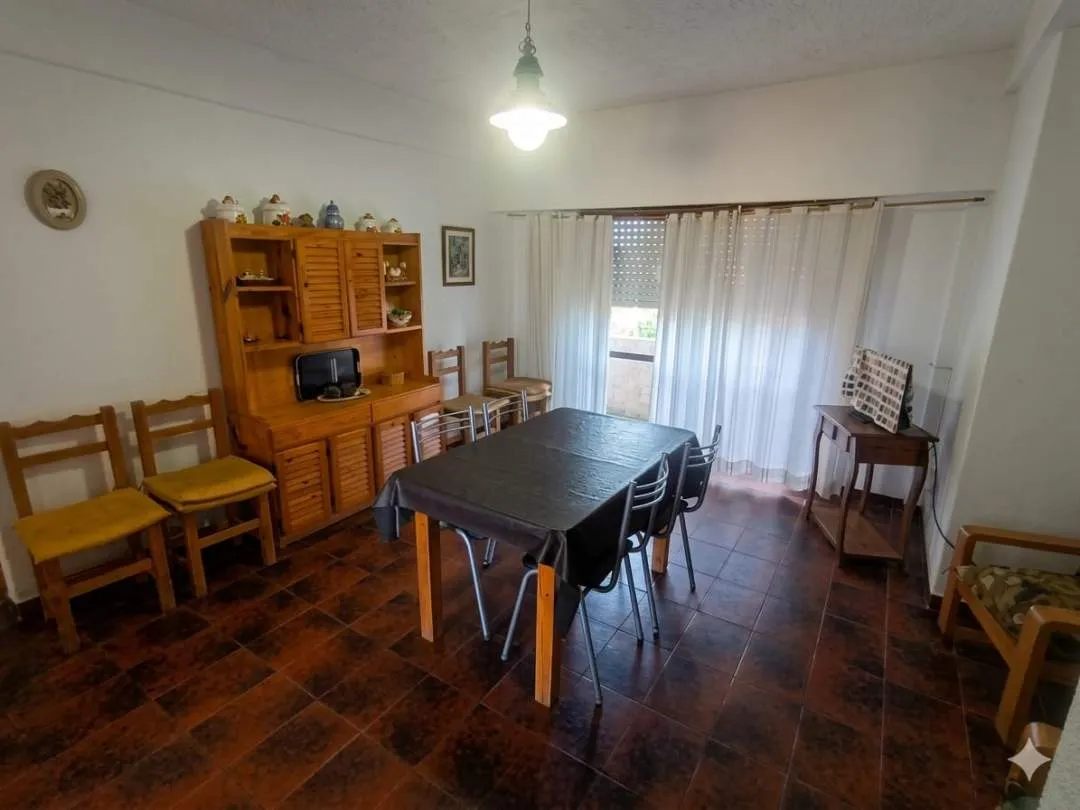 427 - VENDE DPTO. 3 AMBIENTES CENTRICO .-