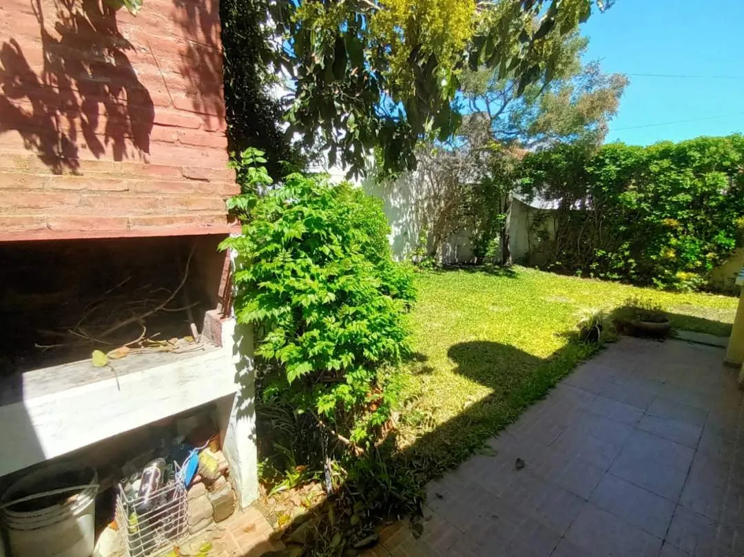 437- CHALET 4 AMBIENTES AL FRENTE ( RESERVADO )