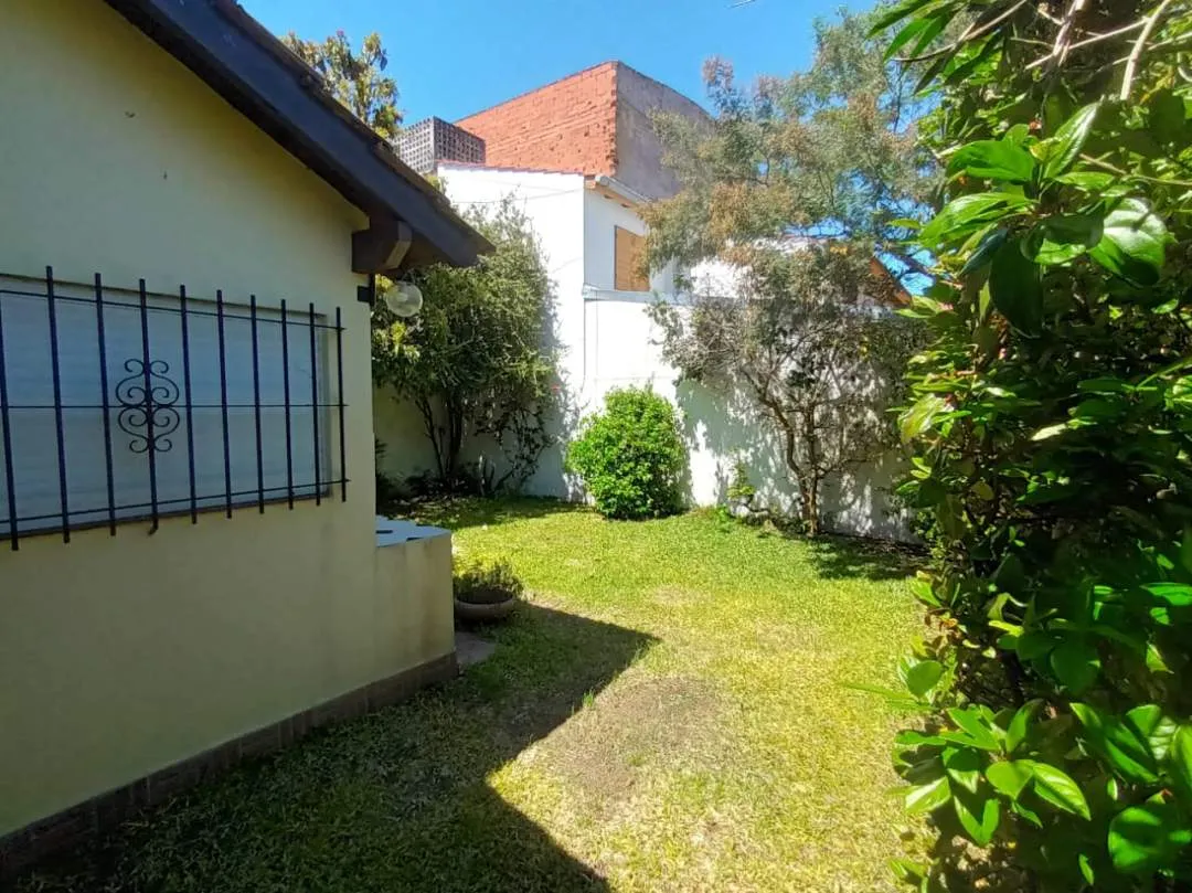 437- CHALET 4 AMBIENTES AL FRENTE ( RESERVADO )