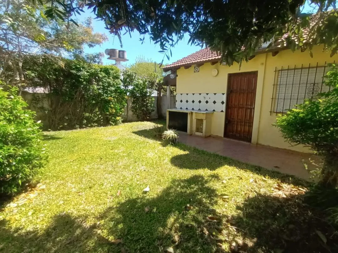 437- CHALET 4 AMBIENTES AL FRENTE ( RESERVADO )