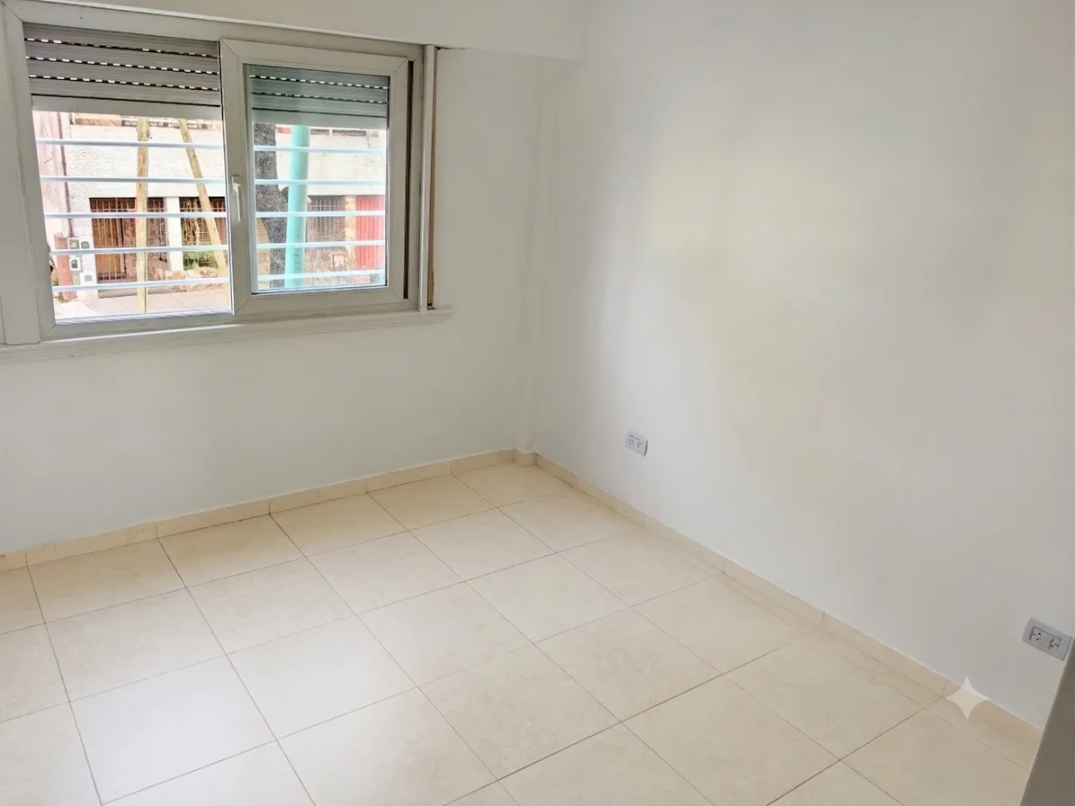 Departamento 3 ambientes al frente, con balcón y cochera