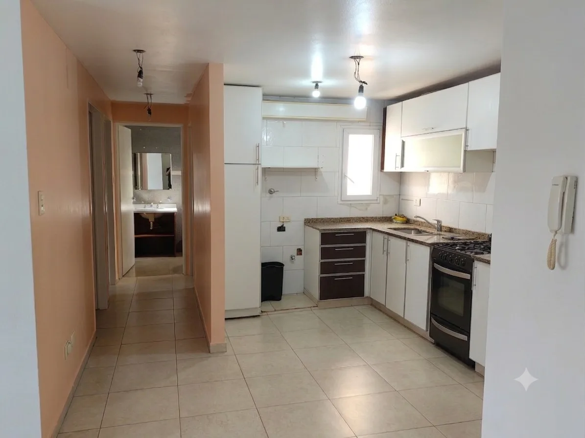 Departamento 3 ambientes al frente, con balcón y cochera