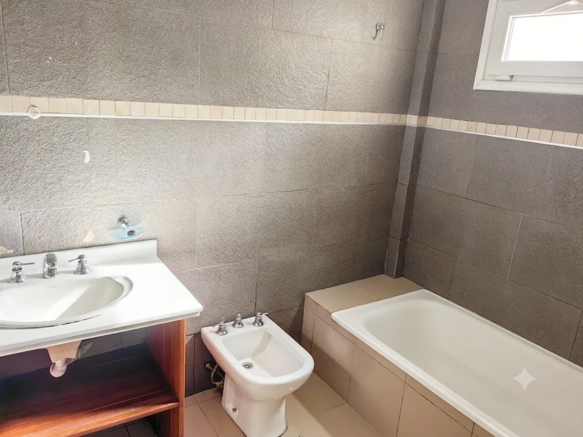 Departamento 3 ambientes al frente, con balcón y cochera