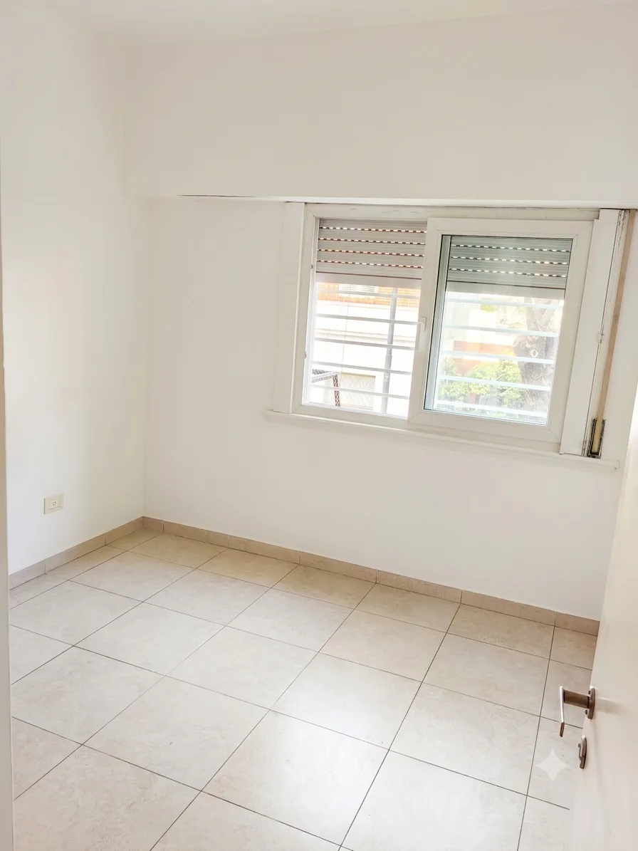 Departamento 3 ambientes al frente, con balcón y cochera