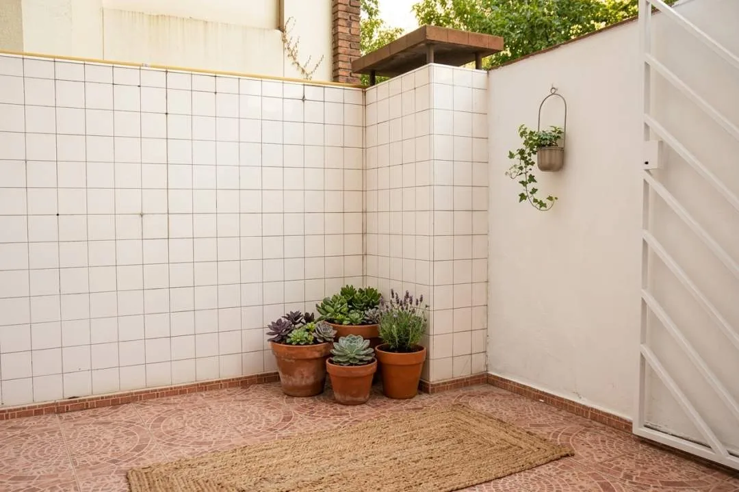 Matheu 100 MONSERRAT  alquiler  EXP $ 110.000 gran ambiente con patio propio