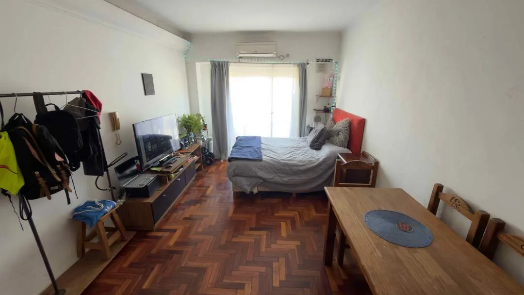 MONSERRAT, Solis al 1100. Venta monoambiente con balcón al frente! Ideal para renta temporaria