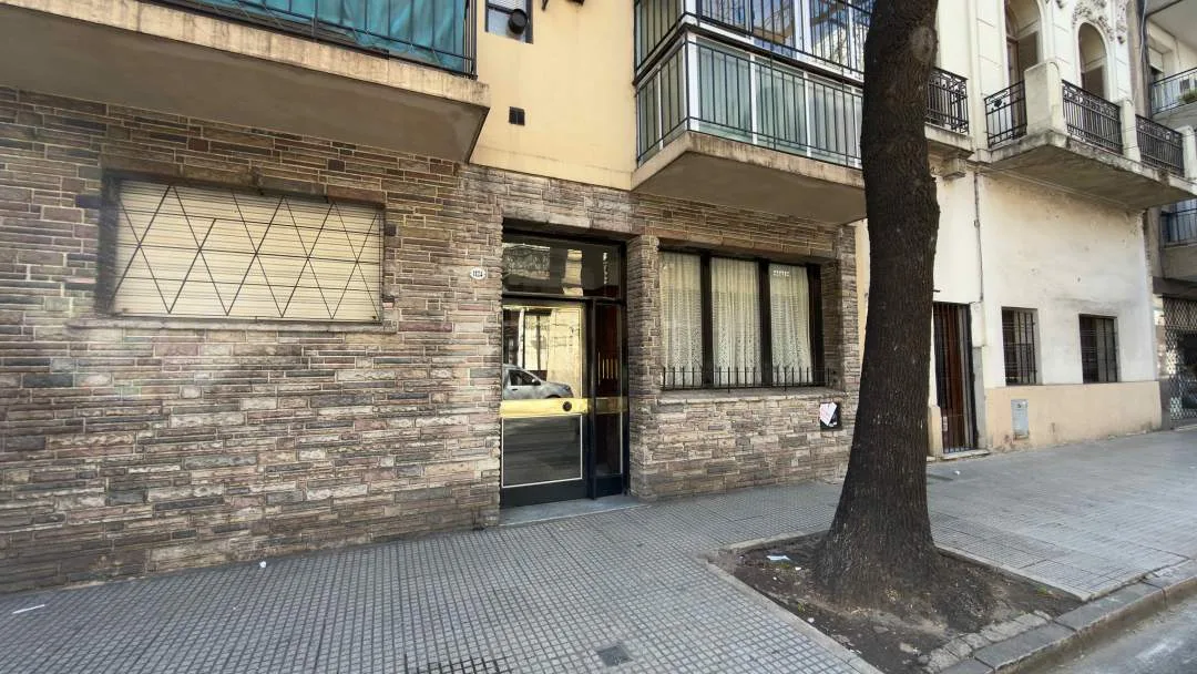 MONSERRAT, Solis al 1100. Venta monoambiente con balcón al frente! Ideal para renta temporaria