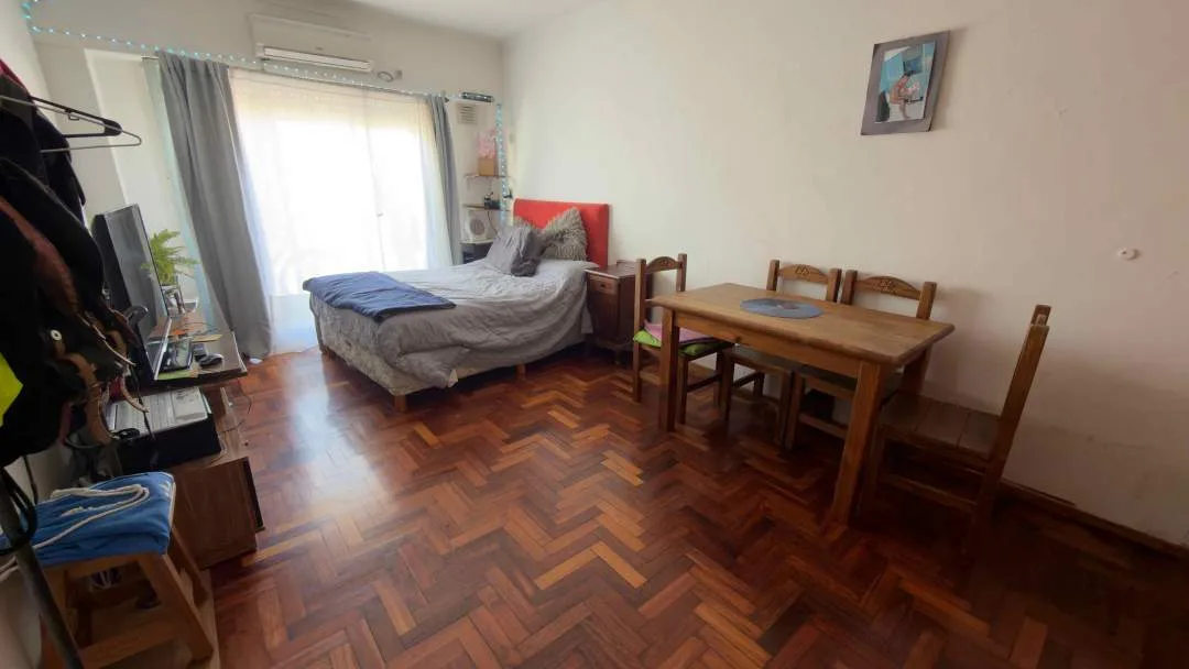 MONSERRAT, Solis al 1100. Venta monoambiente con balcón al frente! Ideal para renta temporaria