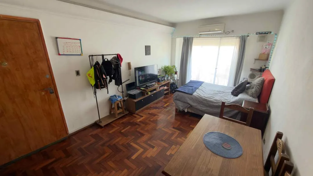 MONSERRAT, Solis al 1100. Venta monoambiente con balcón al frente! Ideal para renta temporaria