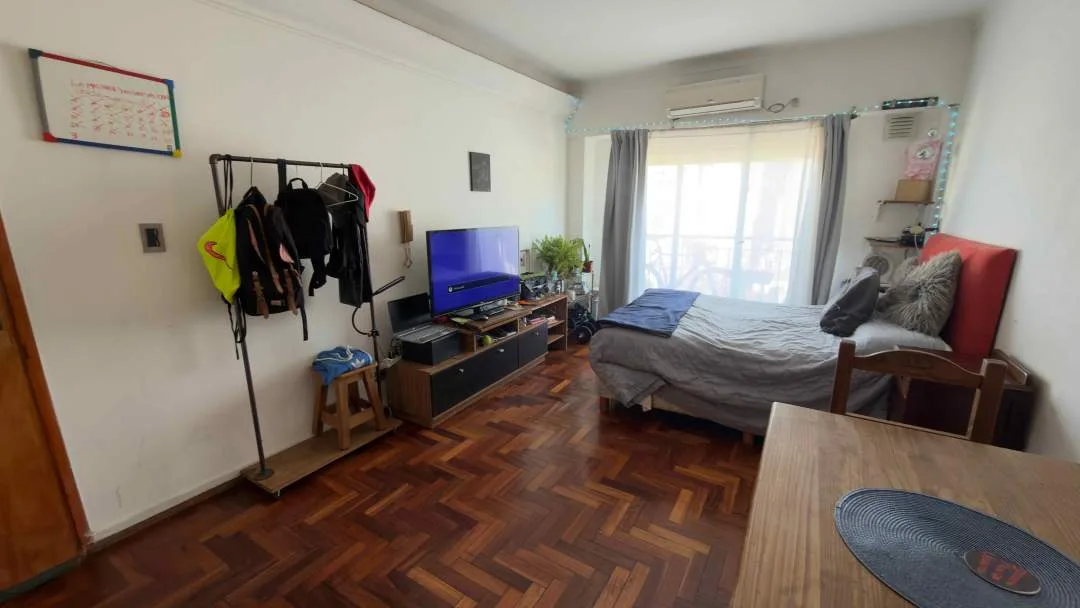 MONSERRAT, Solis al 1100. Venta monoambiente con balcón al frente! Ideal para renta temporaria