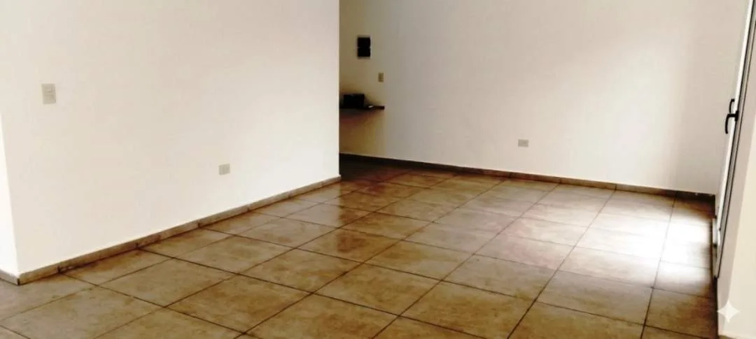 En Pinamar Local en Alquiler. Apto Profesional. Zona Centro.