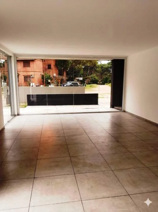 En Pinamar Local en Alquiler. Apto Profesional. Zona Centro.