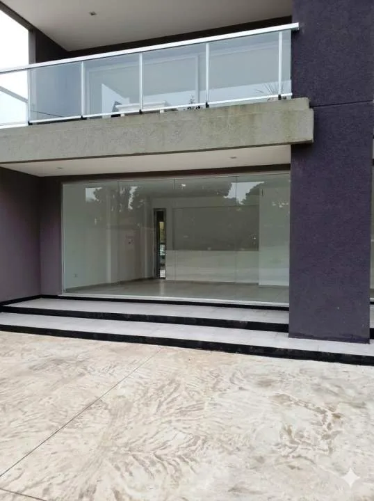 En Pinamar Local en Alquiler. Apto Profesional. Zona Centro.