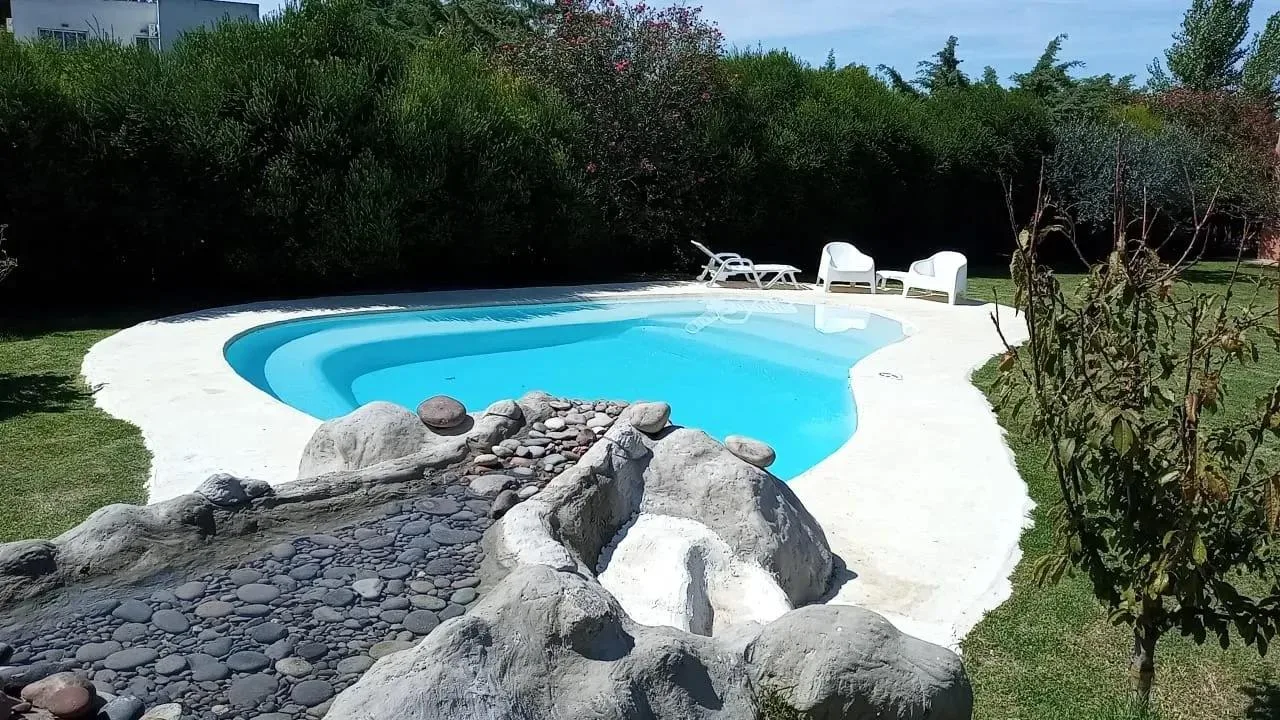 Casa en Venta de 6 ambientes en Santa Teresa sobre gran lote de 1400 m2.