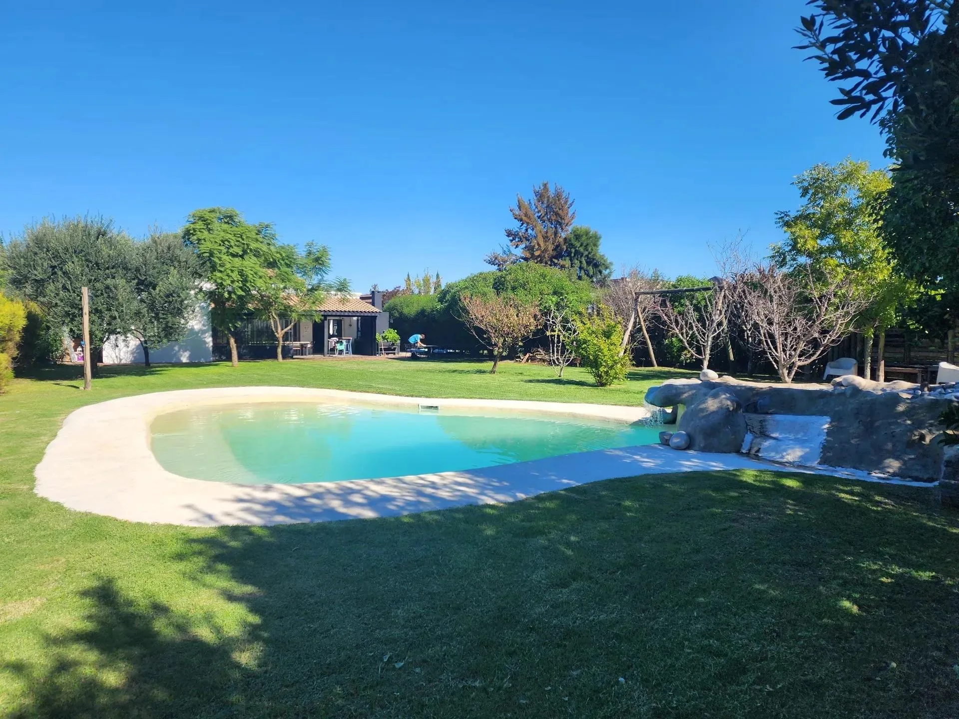 Casa en Venta de 6 ambientes en Santa Teresa sobre gran lote de 1400 m2.